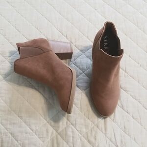 Serra Ankle Boots